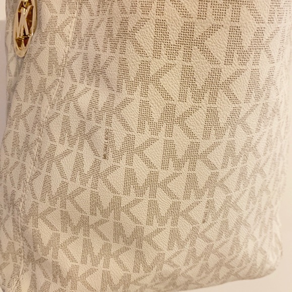 Michael Kors Fulton Medium Leather Shoulder Bag - Picture 6 of 7